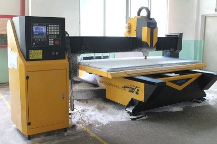 幕墻發光字廠家生產設備丨CNC雕刻機