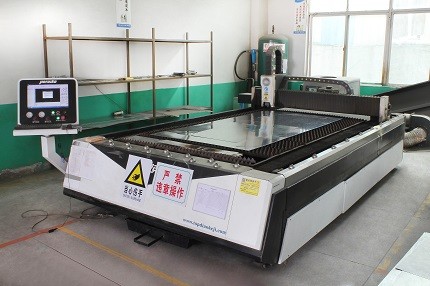 幕墻發光字廠家生產設備丨金屬激光雕刻機