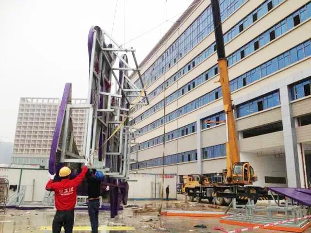 兆馳股份集團工業園區丨樓體發光字工程現場圖四