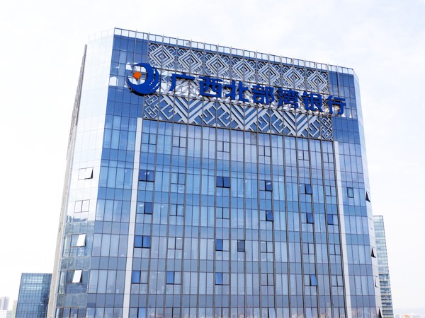 高樓大廈發光字安裝施工方案