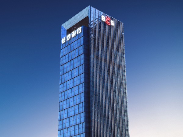 玻璃幕墻logo廠家哪家非常專業？
