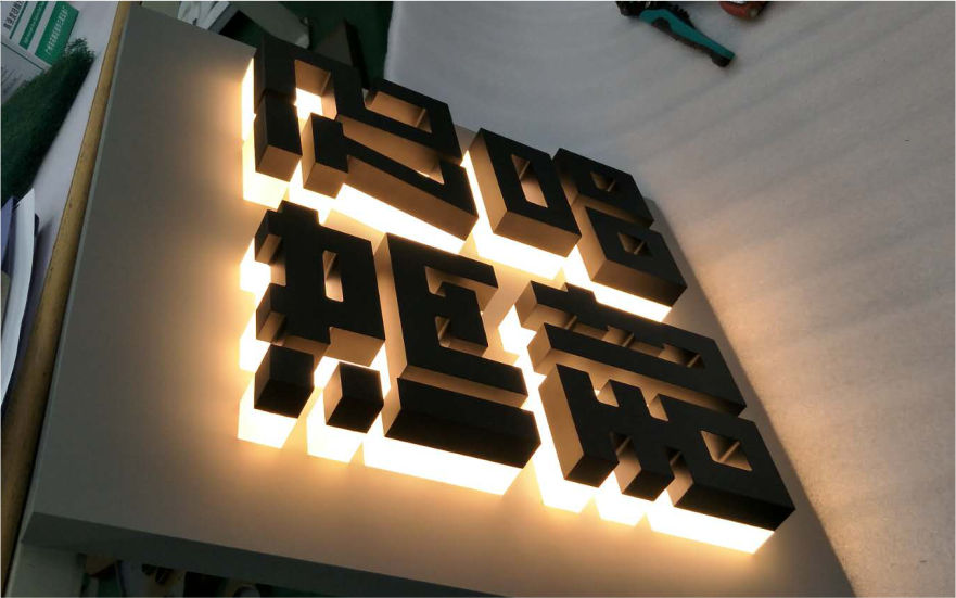 滿記甜品品牌連鎖店背發光字