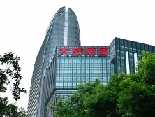 玻璃幕墻發光字燈光是不是越亮越好？玻璃幕墻發光字怎么找專業廠家？