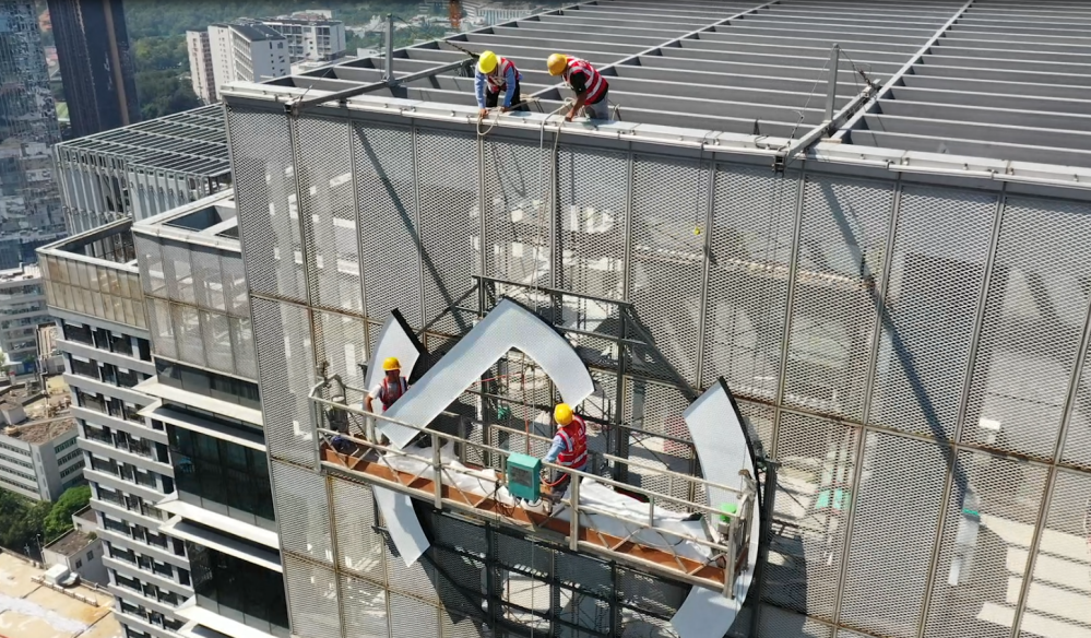 深圳順豐集團大廈丨幕墻發光字工程現場圖四